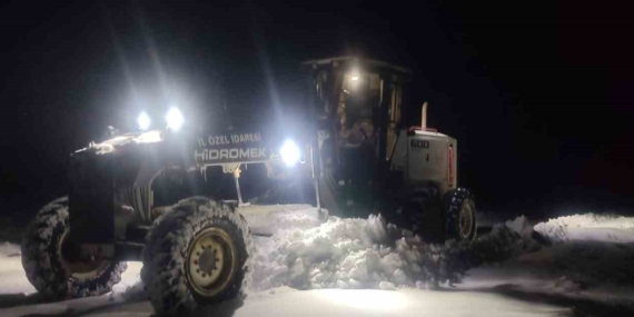 Elazığ’da Karla Mücadele: Ekipler Kapanan Köy Yollarını Ulaşıma Açıyor Elazığ’da Karla Mücadele: Ekipler Kapanan Köy Yollarını Ulaşıma Açıyor