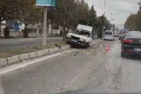elazigda-kontrolden-cikan-otomobil-refuje-carpti-surucu-yaralandi-Cthbb8py.jpg
