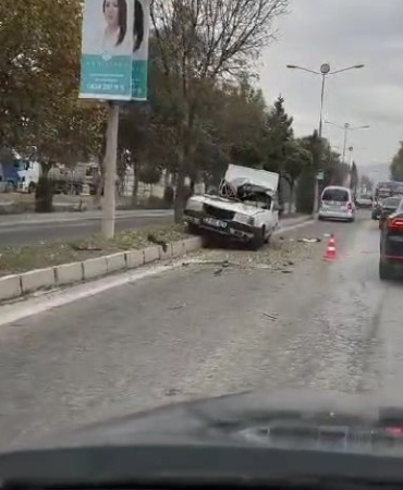 elazigda-kontrolden-cikan-otomobil-refuje-carpti-surucu-yaralandi-Cthbb8py.jpg
