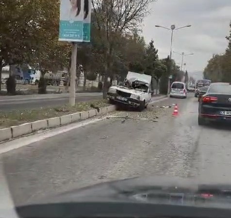 elazigda-kontrolden-cikan-otomobil-refuje-carpti-surucu-yaralandi-Cthbb8py.jpg