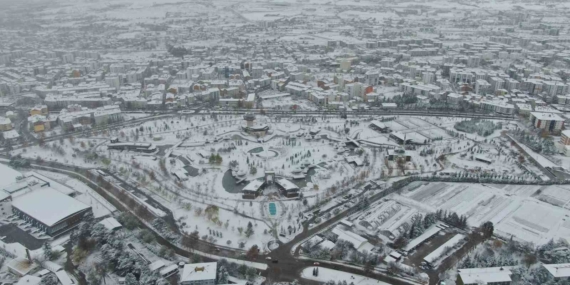 Elazığ'da Mevsimin İlk Karı Yağdı: Kent Beyaza Büründü Elazığ’da Mevsimin İlk Karı Yağdı: Kent Beyaza Büründü