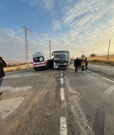 elazigda-otobus-ile-kamyonet-carpisti-4-yarali-Rqf9RrFL.jpg