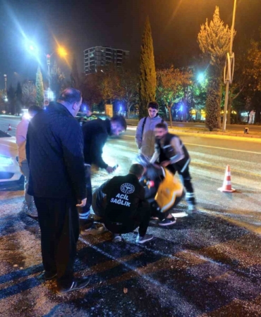 elazigda-otomobilin-carptigi-sahis-yaralandi-pp7QZJE7.jpg