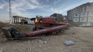 elazigda-santiyede-feci-kaza-operator-lavaboya-gitti-kepce-devrildi-iki-genc-hayatini-kaybetti-UwyfMlux.jpg