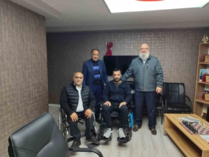 elazigda-universite-ogrencilerinden-anlamli-bagis-yuzde-92-engelli-orhan-alp-akulu-sandalyesine-kavustu-HwGOmz5b.jpg