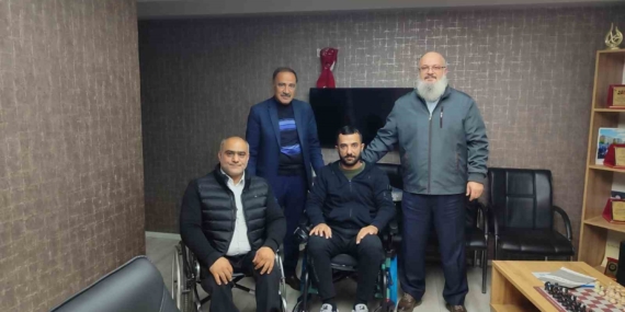 Elazığ'da Üniversite Öğrencilerinden Anlamlı Bağış: Yüzde 92 Engelli Orhan Alp Akülü Sandalyesine Kavuştu Elazığ’da Üniversite Öğrencilerinden Anlamlı Bağış: Yüzde 92 Engelli Orhan Alp Akülü Sandalyesine Kavuştu
