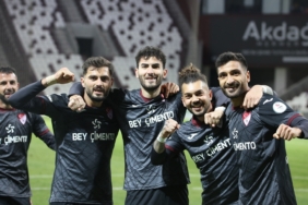 Elazığspor, Ankara Demirspor'u Ağırlıyor: Hedef Mutlak Galibiyet elazigspor-ankara-demirsporu-agirliyor-hedef-mutlak-galibiyet-BqbbO8pw.jpg