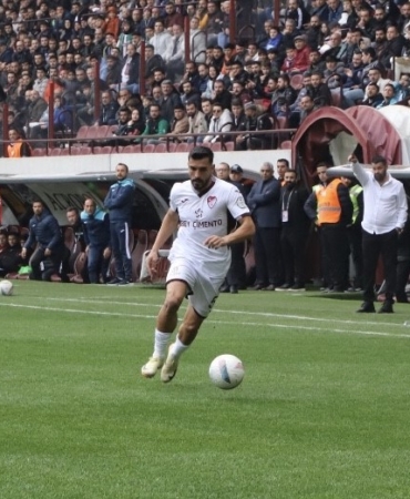 elazigsporda-burhan-arman-sezonu-kapatti-WkaqWfiF.jpg