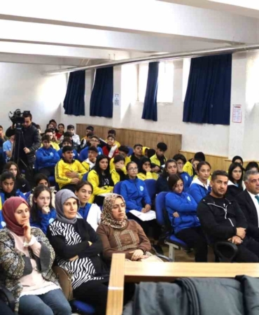 eren-spor-lisesi-ogrencileriyle-bulustu-u5TE7FKp.jpg