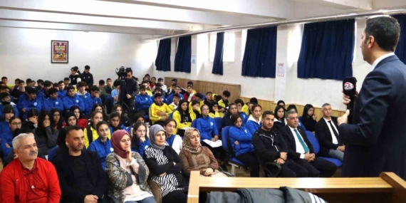 Elazığ Gençlik ve Spor İl Müdürü Abdulsamet Eren’den Eski Okuluna Anlamlı Ziyaret