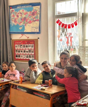 jandarma-cocuk-haklari-gununde-cocuklarla-bir-araya-geldi-KGS2W6jS.jpg