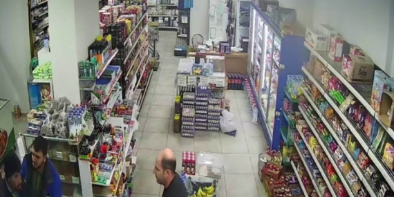 Nefessiz kaldı ‘Sırtıma vurun’ dedi, Heimlich manevrası ile hayata tutundu