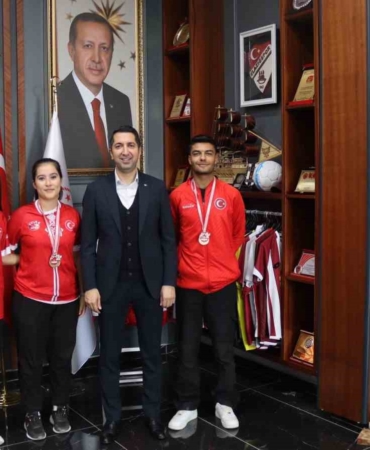 sampiyon-sporcular-eren-ile-bir-araya-geldi-U18Kwk76.jpg