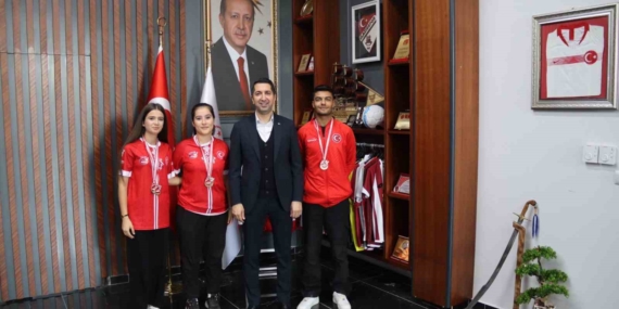 Şampiyon sporcular Eren ile bir araya geldi Şampiyon sporcular Eren ile bir araya geldi