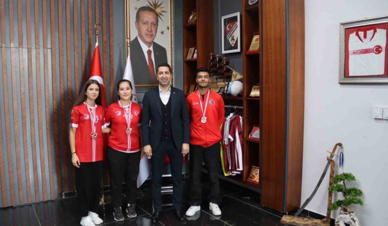 sampiyon-sporcular-eren-ile-bir-araya-geldi-U18Kwk76.jpg