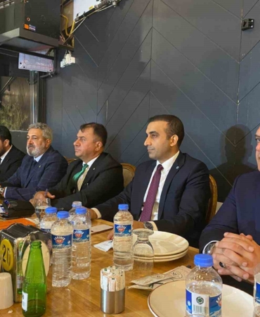 us-sen-genel-baskani-ayaz-elazigda-sporcularla-bir-araya-geldi-aHmUQWsc.jpg