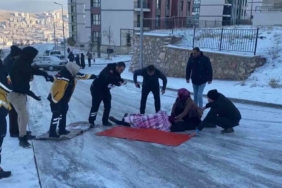 buzda-dusup-yaralanan-vatandasa-ulasmak-icin-insan-zinciri-olusturdular-ayakkabilarini-cikarip-yere-kilim-serdiler-XYOy5uvu.jpg
