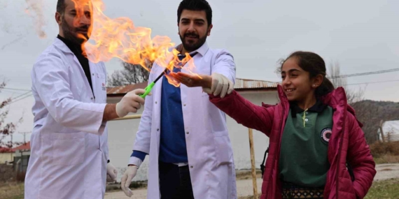 Elazığ Bilim Merkezi’nden Kuşhane Köyü İlkokuluna Anlamlı Ziyaret Elazığ Bilim Merkezi’nden Kuşhane Köyü İlkokuluna Anlamlı Ziyaret