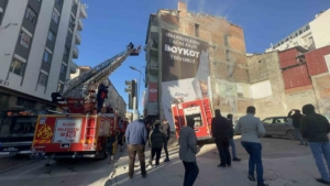 elazigda-4-katli-binada-beyaz-esya-deposunda-yangin-jYCLftCi.jpg