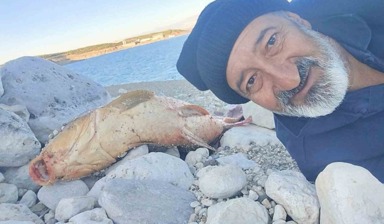 elazigda-amator-balikci-24-kiloluk-sazan-yakaladi-LIai2RAT.jpg