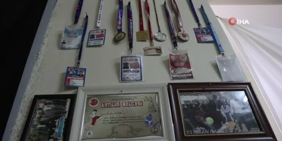 Elazığ'da 'Dangal' Hikayesi: Kalp Krizini Yendi, 3 Şampiyon Kız Yetiştirdi Elazığ’da ‘Dangal’ Hikayesi: Kalp Krizini Yendi, 3 Şampiyon Kız Yetiştirdi