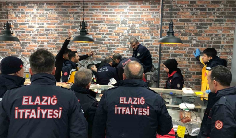 elazigda-elini-kiyma-makinesine-kaptiran-calisani-itfaiye-ekipleri-kurtardi-mbLzKKCH.jpg