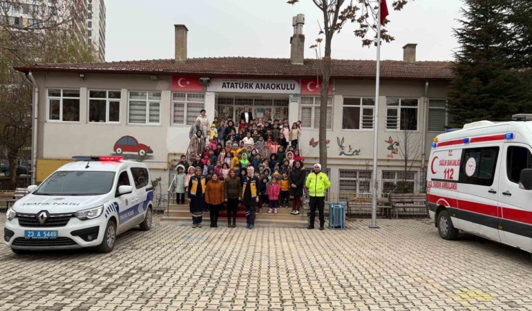 elazigda-fermuar-sistemi-ile-yasama-yol-ver-kampanyasi-suruyor-GyAnLymd.jpg