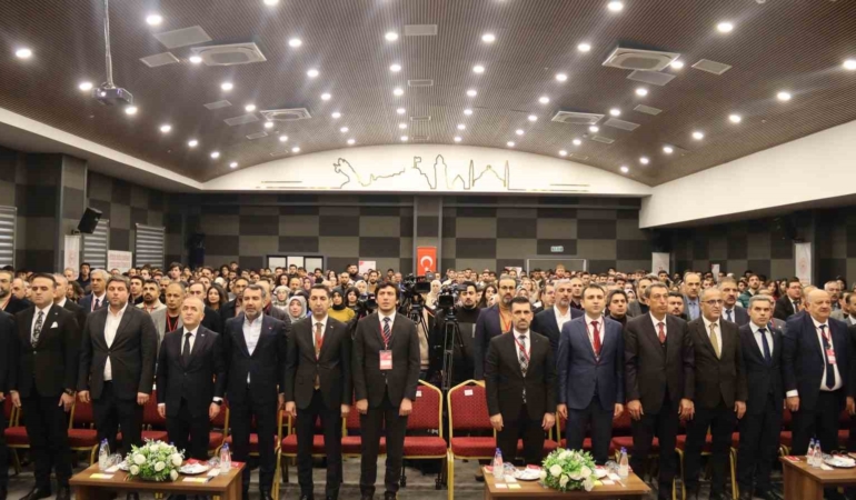 elazigda-genclik-politikalari-icin-onemli-calistay-gerceklestirildi-I8GXsupJ.jpg