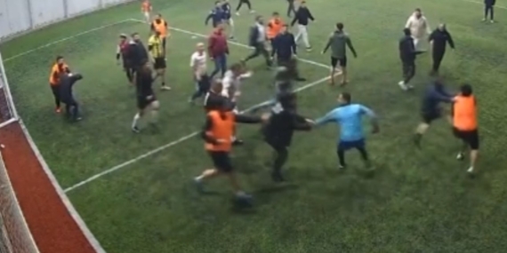 Elazığ’da Halı Saha Maçı Kavgaya Dönüştü Elazığ’da Halı Saha Maçı Kavgaya Dönüştü