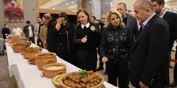 Elazığ’da Harput Saray Yemekleri Tanıtıldı: 76 Farklı Lezzet Göz Doldurdu Elazığ’da Harput Saray Yemekleri Tanıtıldı: 76 Farklı Lezzet Göz Doldurdu