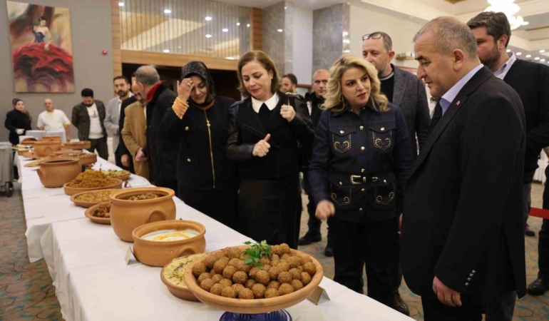 elazigda-harput-saray-yemekleri-tanitildi-76-farkli-lezzet-goz-doldurdu-D5nyVMWe.jpg