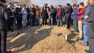 elazigda-huzunlu-veda-kazada-hayatini-kaybeden-tuncel-cifti-yan-yana-defnedildi-mKpLOSeB.jpg