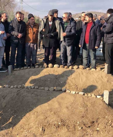 elazigda-huzunlu-veda-kazada-hayatini-kaybeden-tuncel-cifti-yan-yana-defnedildi-mKpLOSeB.jpg