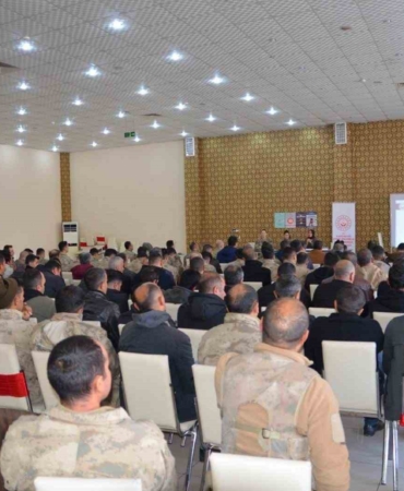 elazigda-jandarmanin-bilgilendirme-faaliyetleri-suruyor-UnLL2Sxb.jpg