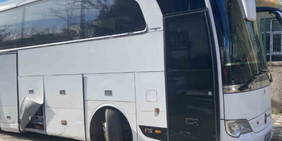 Elazığ’da kaçırdığı yolcu otobüsüyle dehşet saçan şüpheli tutuklandı Elazığ’da kaçırdığı yolcu otobüsüyle dehşet saçan şüpheli tutuklandı