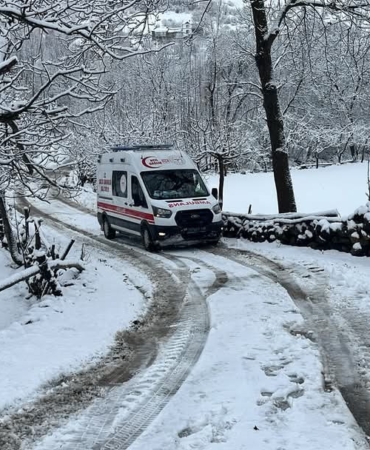 elazigda-kar-yagisi-nedeniyle-mahsur-kalan-hasta-kurtarildi-RjtDQ4xe.jpg