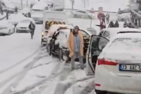 elazigda-kar-yagisi-sonrasi-zincirleme-kaza-10-arac-birbirine-girdi-llIR3yHQ.jpg
