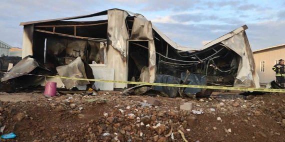 Elazığ’da konteyner yangını: 3 kişi yaralandı Elazığ’da konteyner yangını: 3 kişi yaralandı