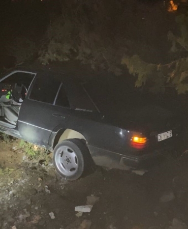 elazigda-otomobil-agaclara-carpti-4-yarali-sLC954Ka.jpg