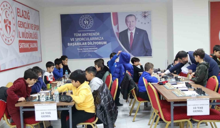 elazigda-satranc-musabakalari-sona-erdi-Z1T2ZXza.jpg