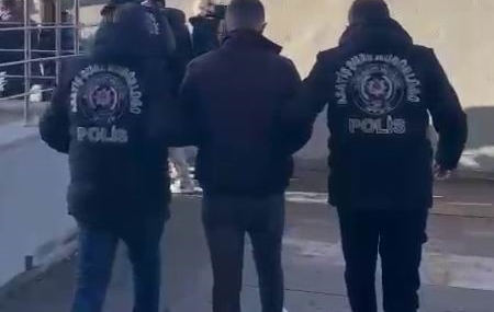 Elazığ’da Sazan Sarmalı Yöntemiyle Dolandırıcılık: 1 Milyon 625 Bin Lira Çalındı, 3 Şüpheli Tutuklandı Elazığ’da Sazan Sarmalı Yöntemiyle Dolandırıcılık: 1 Milyon 625 Bin Lira Çalındı, 3 Şüpheli Tutuklandı