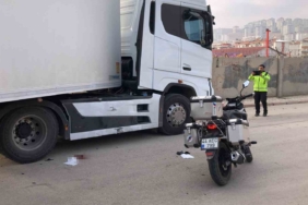 elazigda-tir-ile-motosiklet-carpisti-1-yarali-p2YOKs7n.jpg