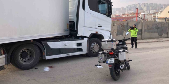 Elazığ’da Tır ile Motosiklet Çarpıştı: 1 Yaralı Elazığ’da Tır ile Motosiklet Çarpıştı: 1 Yaralı