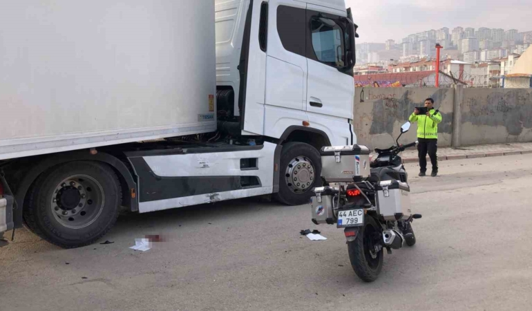 elazigda-tir-ile-motosiklet-carpisti-1-yarali-p2YOKs7n.jpg