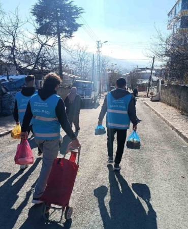 elazigda-yaslilarla-el-ele-gonulluyuz-biz-etkinligi-LmH57XpN.jpg