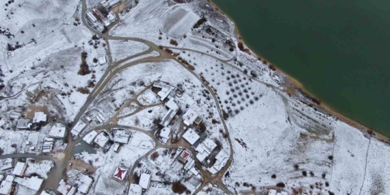 Elazığ’daki Cip Baraj Gölü Karla Beyaz Bir Kartpostala Dönüştü Elazığ’daki Cip Baraj Gölü Karla Beyaz Bir Kartpostala Dönüştü