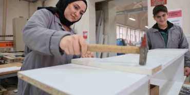 elazigin-tek-kiz-mobilya-tasarim-ogrencisi-kadin-isterse-her-seyi-basarir-bxcWDRE4.jpg