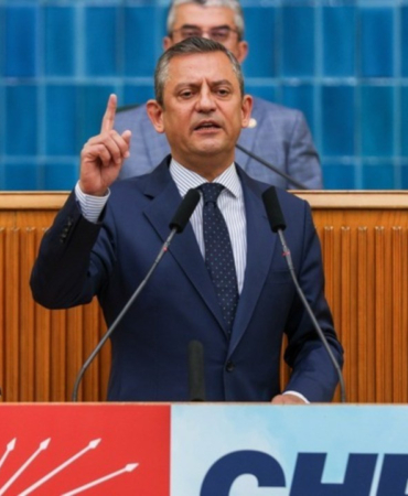 ozgur-ozelden-erdogana-sokaga-cikamayan-adam-kongre-adami-salon-siyasetcisi-hodri-meydan-EQeWr6mY.jpg