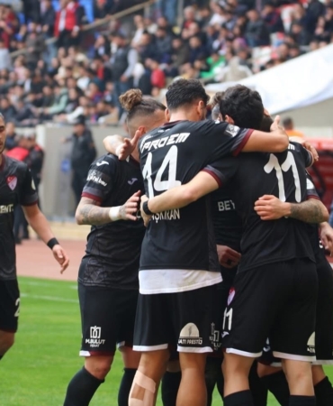 tff-2-lig-mersin-idmanyurdu-futbol-as-2-elazigspor-3-JtQKjZQO.jpg