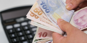 yeni-asgari-ucrete-partiler-ve-siyasilerden-tepki-geldi-79C6RZJr.jpg